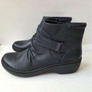Clarks Boots Womens 9 Navy Blue Leather Lightweight Ankle Booties Delana Fairlee